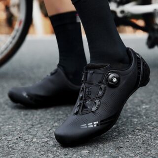 Road cycling shoes